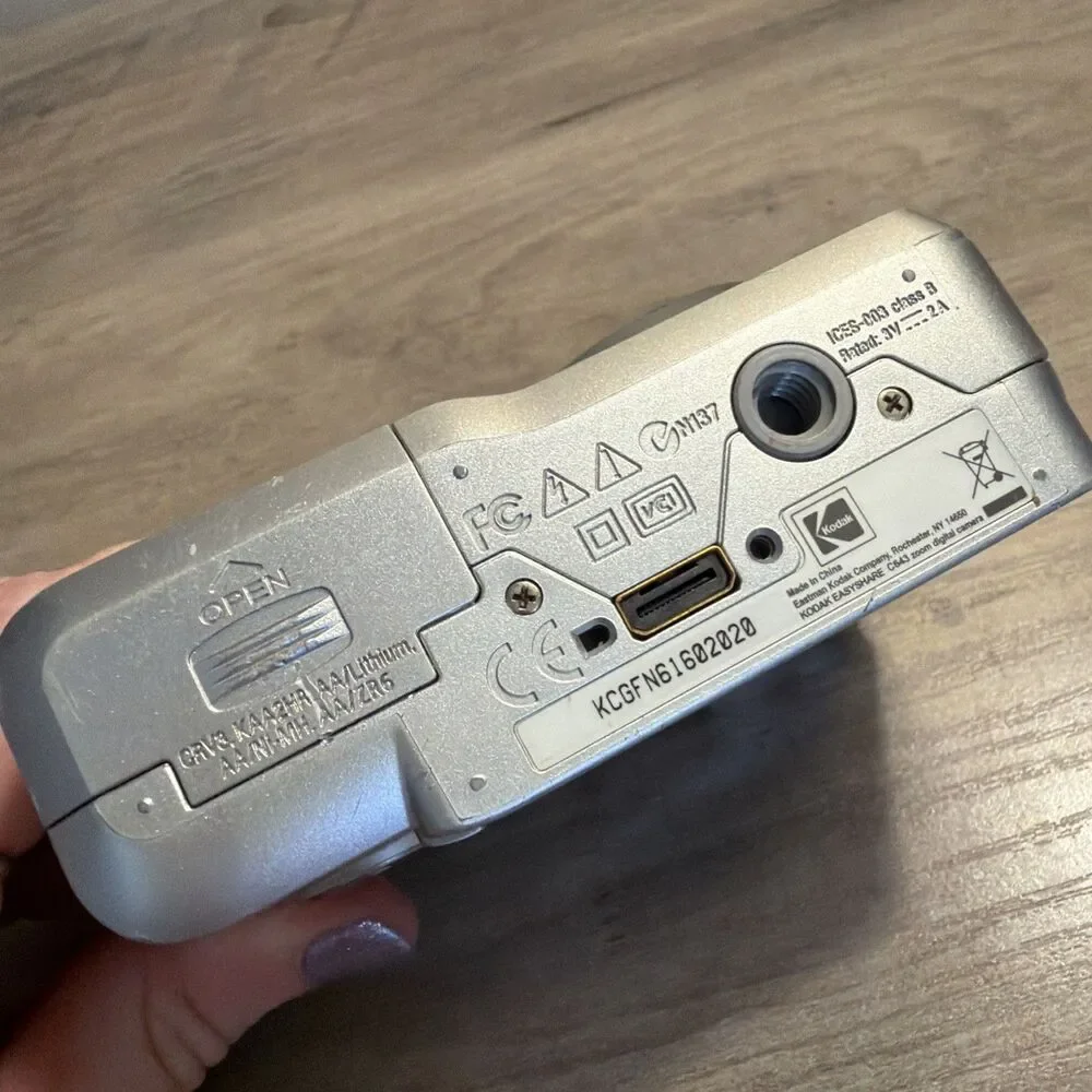Kodak EasyShare C643 6.1MP Compact Digital Point Shoot Camera TESTED WORKS